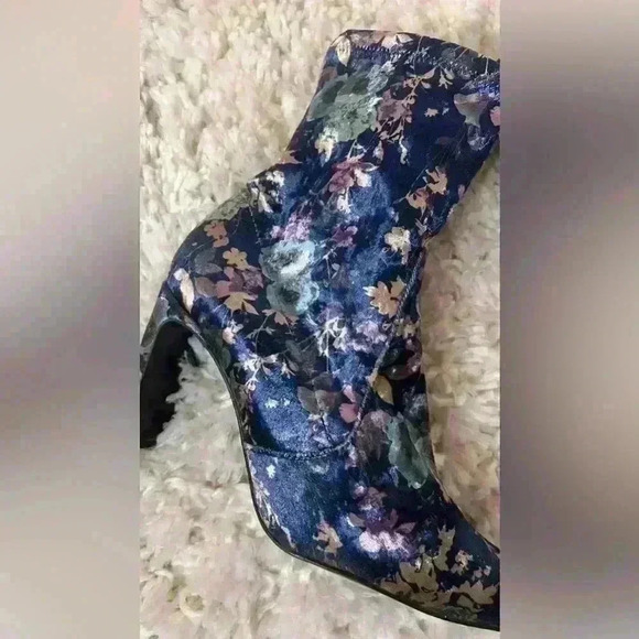 RENVY Ankle Floral Boots - Women’s - Picture 4 of 9